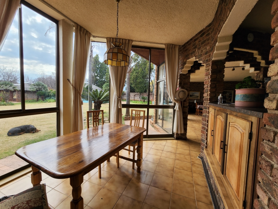 5 Bedroom Property for Sale in Mooivallei Park North West